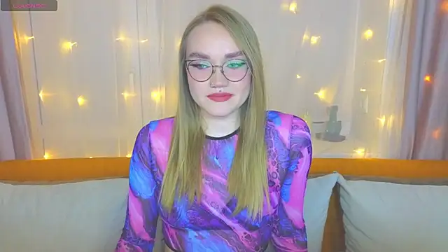 Snapshot of Aurora_Golden1 chatting on March 6, 2025, 4:07 pm Aurora Golden1 online show from March 6, 2025, 4:07 pm