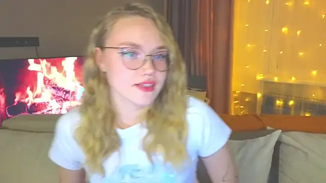 Snapshot of Aurora_Golden1 chatting on December 12, 2024, 7:48 pm Aurora Golden1 online show from December 12, 2024, 7:48 pm