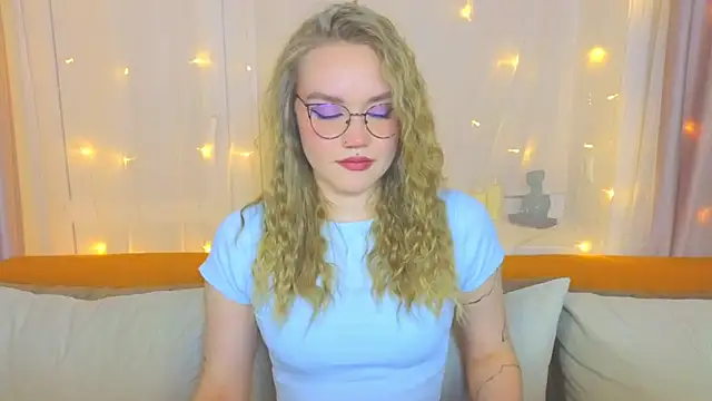 Snapshot of Aurora_Golden1 chatting on March 21, 2025, 3:02 pm Aurora Golden1 online show from March 21, 2025, 3:02 pm