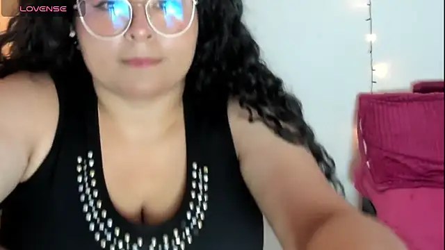 jessica hot 28 online show from September 17, 2025, 4:42 pm