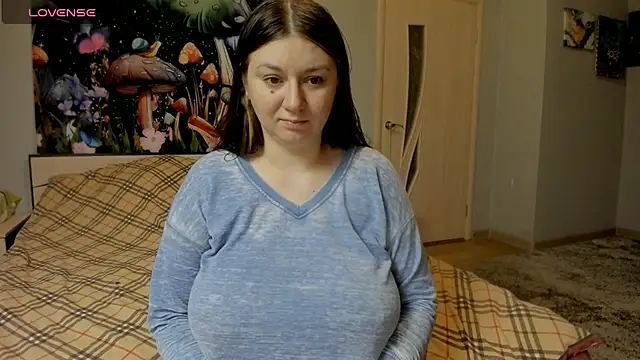 Snapshot of AlisaBacker chatting on October 20, 2025, 2:39 pm AlisaBacker online show from October 20, 2025, 2:39 pm