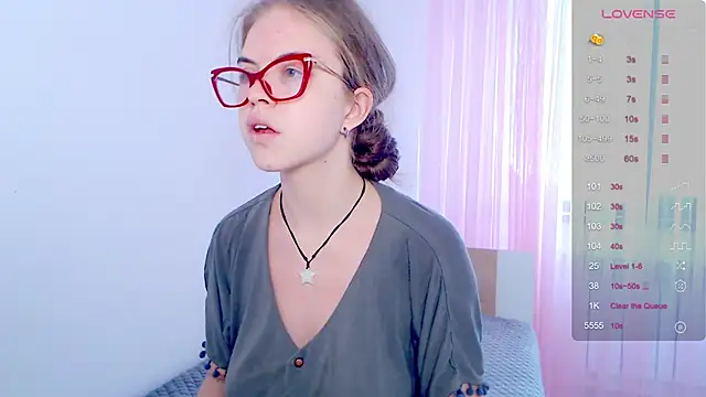 Snapshot of Sarah_HS chatting on September 10, 2025, 10:47 am Sarah HS online show from September 10, 2025, 10:47 am