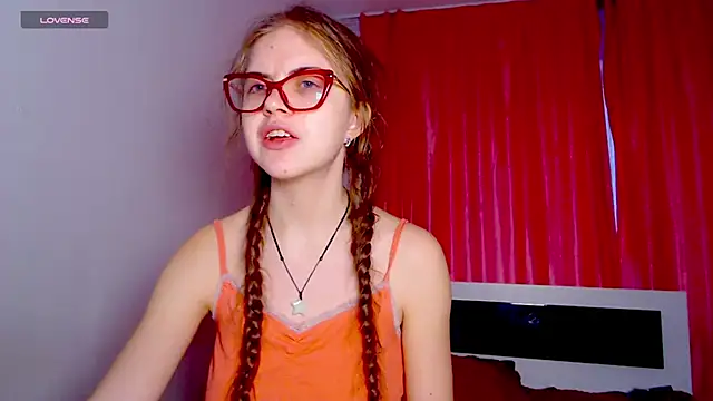 Snapshot of Sarah_HS chatting on January 17, 2025, 11:17 am Sarah HS online show from January 17, 2025, 11:17 am