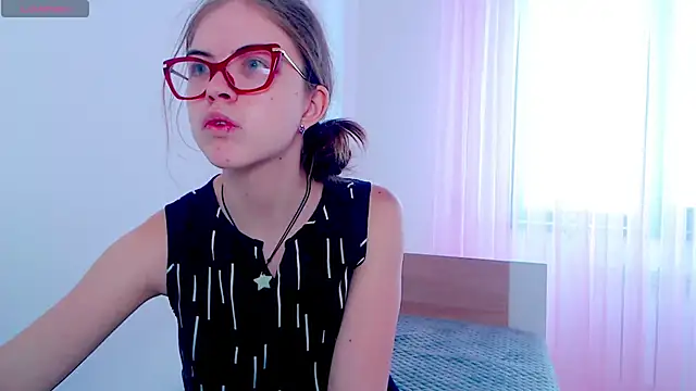 Snapshot of Sarah_HS chatting on February 28, 2025, 8:31 am Sarah HS online show from February 28, 2025, 8:31 am
