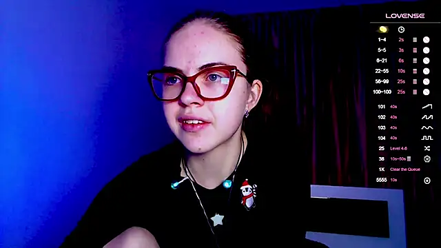 Snapshot of Sarah_HS chatting on December 19, 2024, 4:57 pm Sarah HS online show from December 19, 2024, 4:57 pm