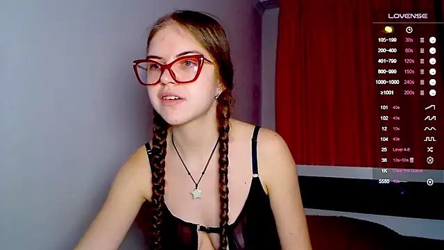Snapshot of Sarah_HS chatting on January 13, 2025, 12:56 pm Sarah HS online show from January 13, 2025, 12:56 pm