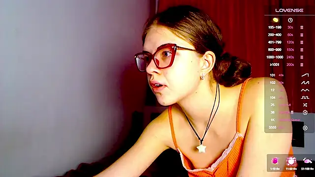 Snapshot of Sarah_HS chatting on December 6, 2024, 12:22 pm Sarah HS online show from December 6, 2024, 12:22 pm