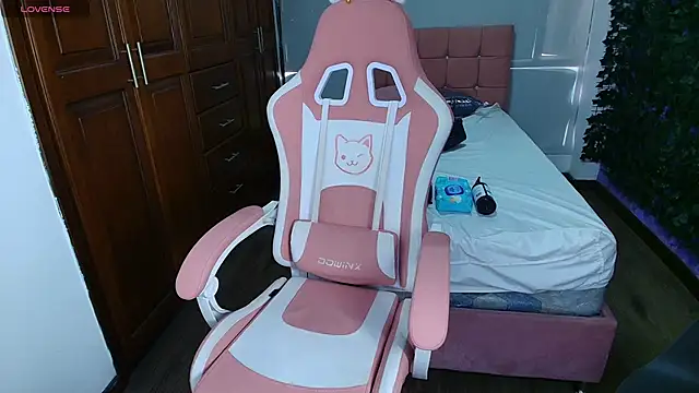 Snapshot of emmars_ chatting on October 23, 2025, 12:15 pm emmars  online show from October 23, 2025, 12:15 pm