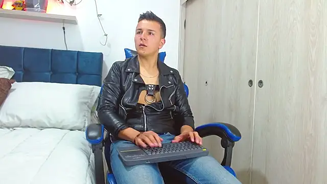 Snapshot of flint_ryan chatting on February 5, 2026, 6:37 pm flint ryan online show from February 5, 2026, 6:37 pm