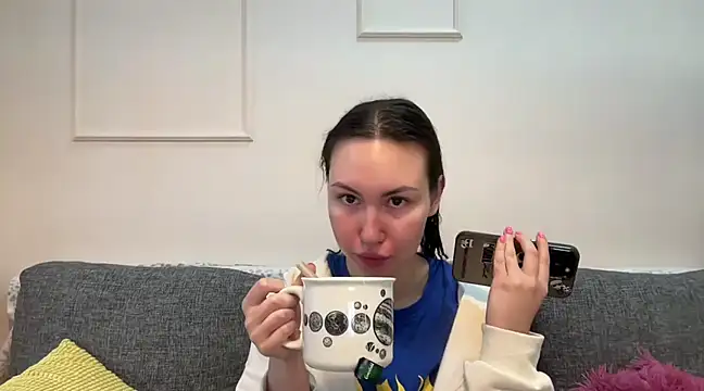 GIGI BENNET online show from March 18, 2025, 5:02 am