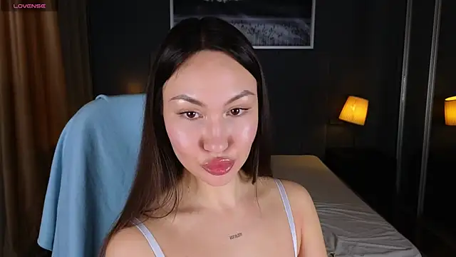 GIGI BENNET online show from March 11, 2025, 8:19 am