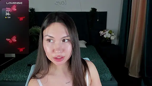 GIGI BENNET online show from March 12, 2025, 2:34 pm