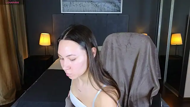 GIGI BENNET online show from February 26, 2025, 5:13 am