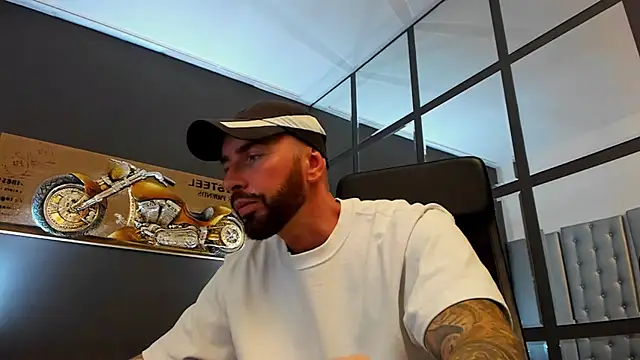 Snapshot of AronGrant chatting on September 23, 2025, 10:44 am AronGrant online show from September 23, 2025, 10:44 am