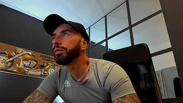 Snapshot of AronGrant chatting on September 28, 2025, 9:05 am AronGrant online show from September 28, 2025, 9:05 am