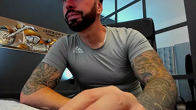 Snapshot of AronGrant chatting on September 30, 2025, 9:59 am AronGrant online show from September 30, 2025, 9:59 am