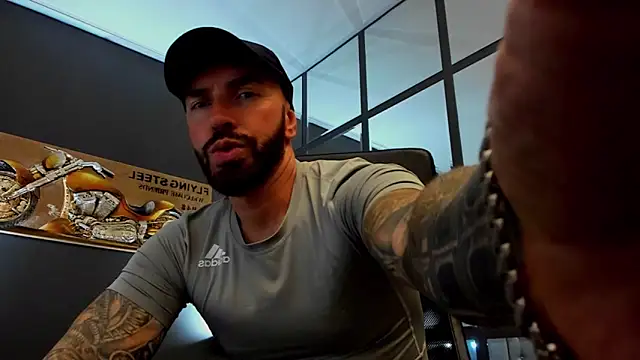 Snapshot of AronGrant chatting on September 21, 2025, 9:25 am AronGrant online show from September 21, 2025, 9:25 am