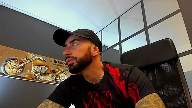 Snapshot of AronGrant chatting on October 27, 2025, 10:27 am AronGrant online show from October 27, 2025, 10:27 am