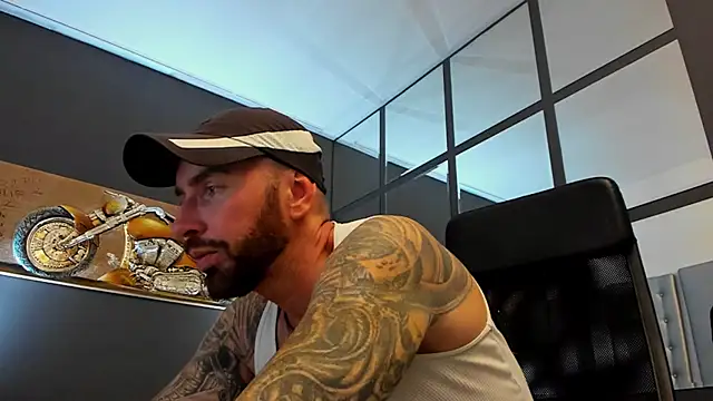 Snapshot of AronGrant chatting on September 29, 2025, 7:37 am AronGrant online show from September 29, 2025, 7:37 am