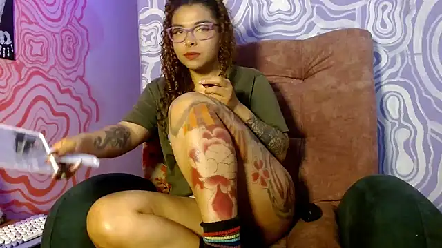 Snapshot of 420viol3ta_ chatting on October 24, 2025, 11:26 pm 420viol3ta online show from October 24, 2025, 11:26 pm