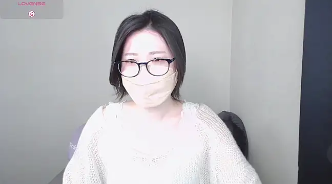 Snapshot of _NOA-chan_ chatting on March 8, 2025, 3:35 pm NOA-chan online show from March 8, 2025, 3:35 pm