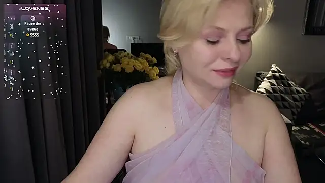 Snapshot of Gray_swann chatting on February 17, 2025, 7:12 pm Gray swann online show from February 17, 2025, 7:12 pm