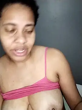 Snapshot of Su_Duarte_1 chatting on February 28, 2025, 4:21 am Su Duarte 1 online show from February 28, 2025, 4:21 am