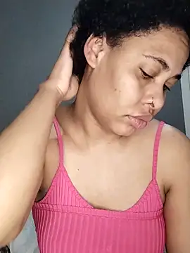 Snapshot of Su_Duarte_1 chatting on September 18, 2025, 2:36 am Su Duarte 1 online show from September 18, 2025, 2:36 am
