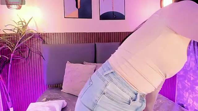 Snapshot of NicolleeEvanss chatting on September 26, 2025, 12:45 pm NicolleeEvanss online show from September 26, 2025, 12:45 pm