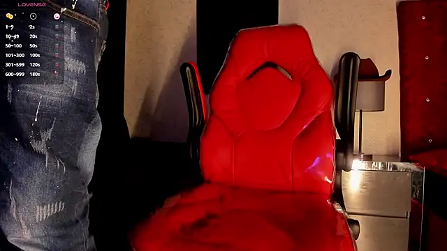 Snapshot of Lil_Curved chatting on October 21, 2025, 11:53 am Lil Curved online show from October 21, 2025, 11:53 am