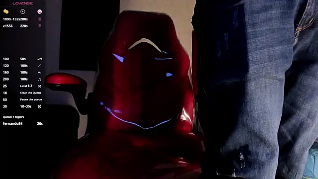 Snapshot of Lil_Curved chatting on October 11, 2025, 11:44 am Lil Curved online show from October 11, 2025, 11:44 am