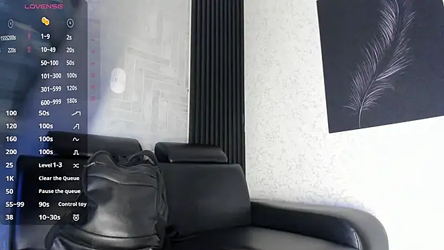 Snapshot of Lil_Curved chatting on October 25, 2025, 11:42 am Lil Curved online show from October 25, 2025, 11:42 am