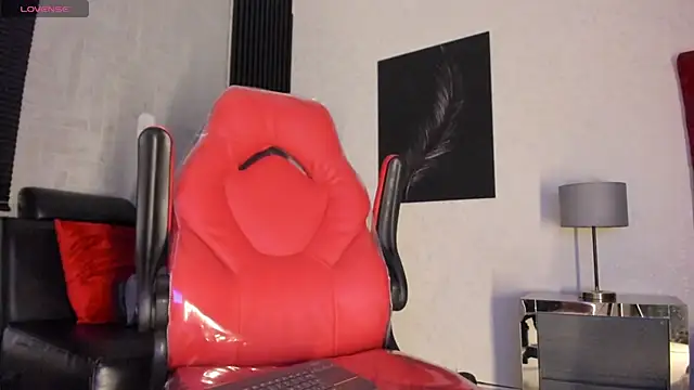 Snapshot of Lil_Curved chatting on October 19, 2025, 11:46 am Lil Curved online show from October 19, 2025, 11:46 am