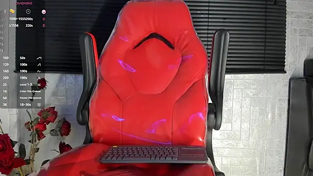 Snapshot of Lil_Curved chatting on October 17, 2025, 11:56 am Lil Curved online show from October 17, 2025, 11:56 am