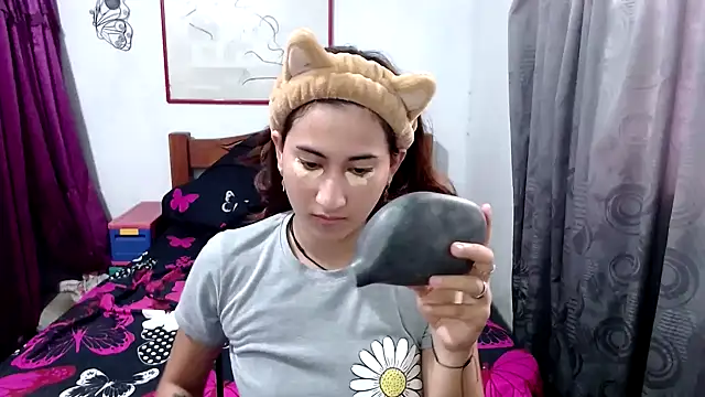 Snapshot of LadyMilk003 chatting on October 22, 2025, 3:44 pm LadyMilk003 online show from October 22, 2025, 3:44 pm