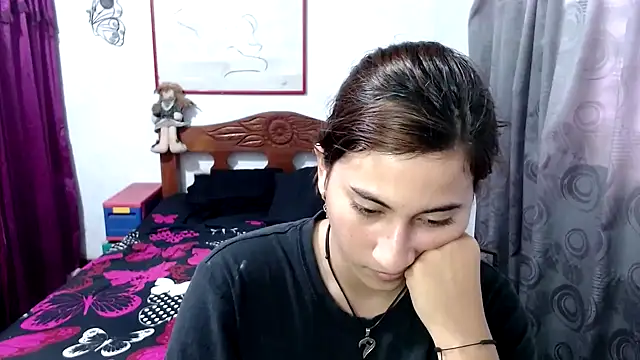 Snapshot of LadyMilk003 chatting on October 24, 2025, 4:06 pm LadyMilk003 online show from October 24, 2025, 4:06 pm