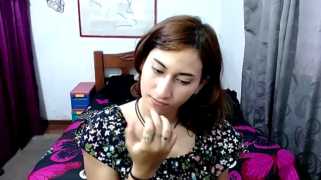 Snapshot of LadyMilk003 chatting on September 19, 2025, 3:27 pm LadyMilk003 online show from September 19, 2025, 3:27 pm