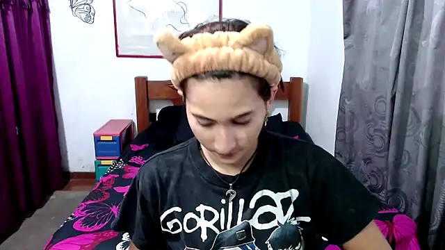 LadyMilk003 online show from September 16, 2025, 3:24 pm