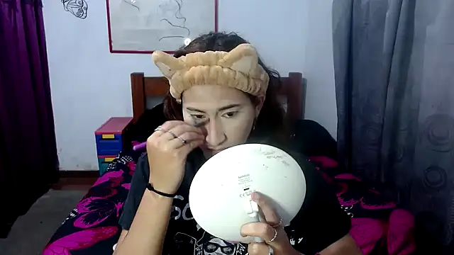 Snapshot of LadyMilk003 chatting on October 8, 2025, 3:46 pm LadyMilk003 online show from October 8, 2025, 3:46 pm