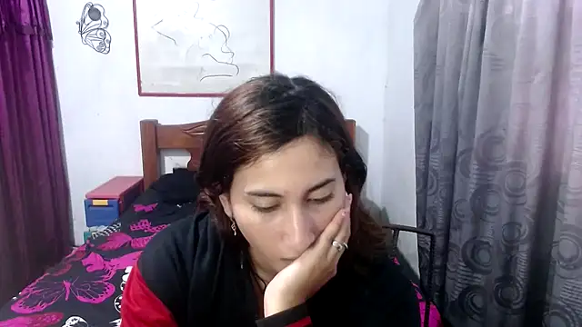 Snapshot of LadyMilk003 chatting on October 31, 2025, 5:20 pm LadyMilk003 online show from October 31, 2025, 5:20 pm