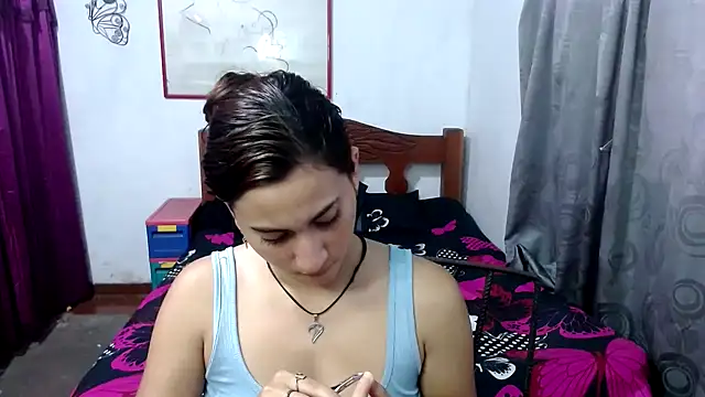 Snapshot of LadyMilk003 chatting on October 4, 2025, 2:29 pm LadyMilk003 online show from October 4, 2025, 2:29 pm