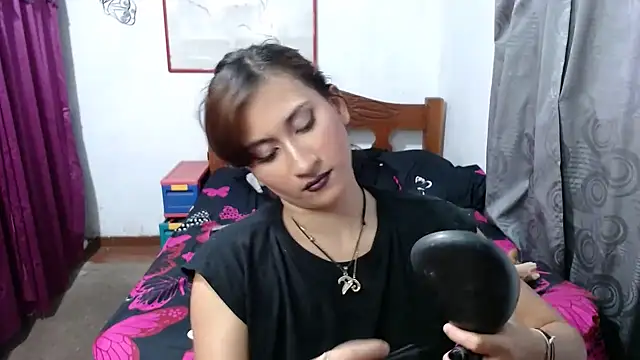 LadyMilk003 online show from January 17, 2025, 7:38 pm