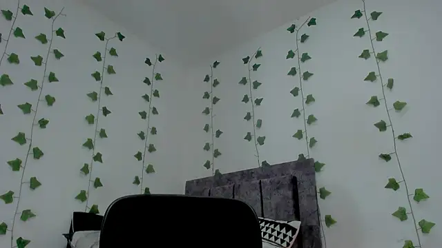 Miaa Garcia online show from April 18, 2026, 10:43 pm