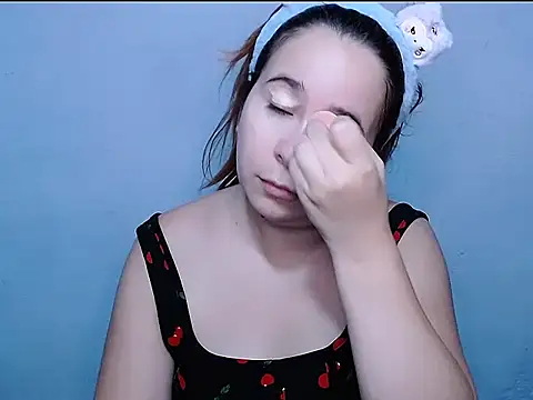 Snapshot of SubLayla01 chatting on October 6, 2025, 6:19 pm SubLayla01 online show from October 6, 2025, 6:19 pm