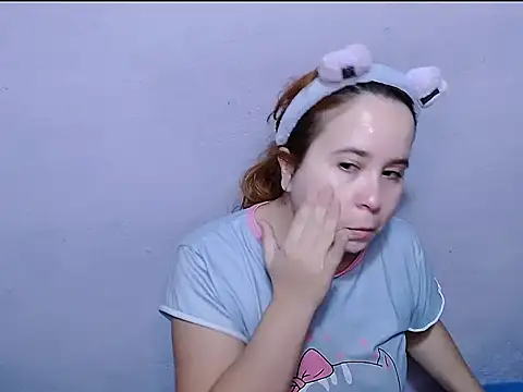 SubLayla01 online show from April 20, 2026, 11:24 am