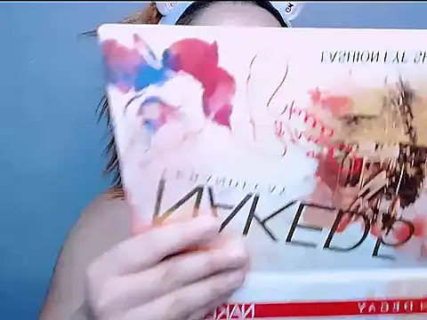 Snapshot of SubLayla01 chatting on October 7, 2025, 6:42 pm SubLayla01 online show from October 7, 2025, 6:42 pm