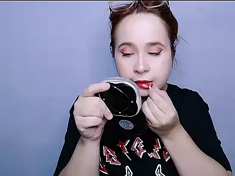 Snapshot of SubLayla01 chatting on October 22, 2025, 4:39 pm SubLayla01 online show from October 22, 2025, 4:39 pm