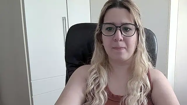 amooraaamoon online show from March 11, 2025, 1:23 pm