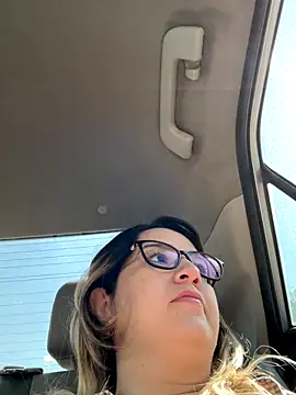 Snapshot of amooraaamoon chatting on October 7, 2025, 11:44 am amooraaamoon online show from October 7, 2025, 11:44 am