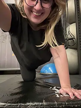 Snapshot of amooraaamoon chatting on September 21, 2025, 12:21 pm amooraaamoon online show from September 21, 2025, 12:21 pm